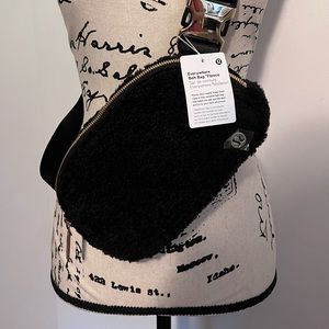 Lululemon Crossbody/Waist Fleece Bag NWT